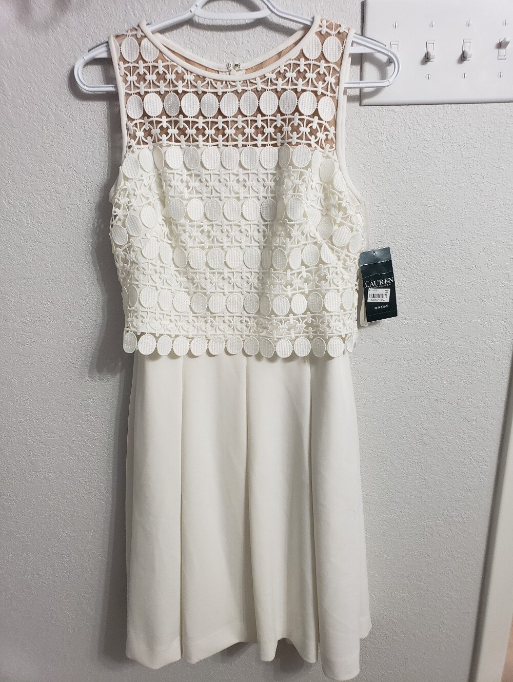 Lauren Ralph Lauren Luxury Dress Size 2 New With Tags Lace Bodice Pleated Skirt